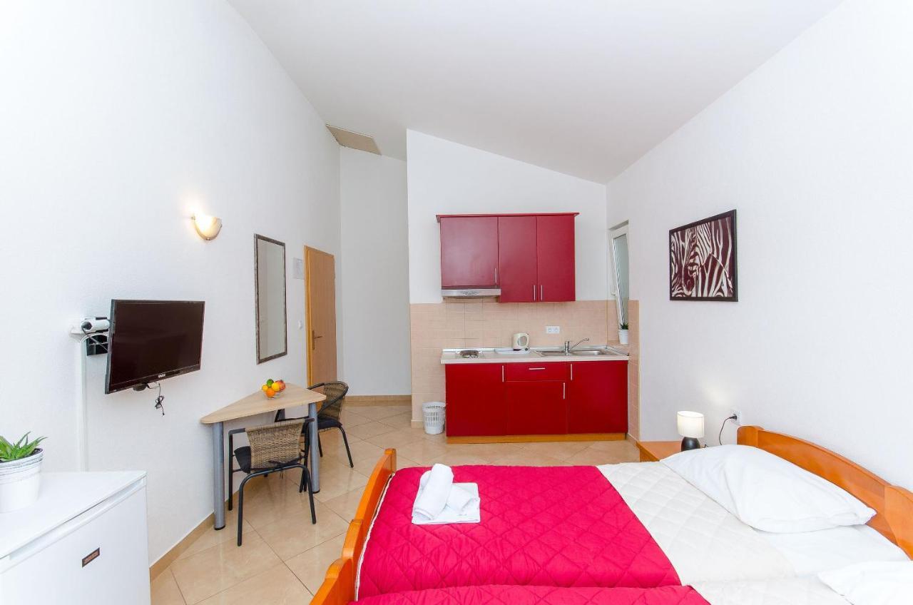 Apartments Seaview Tucepi Bagian luar foto