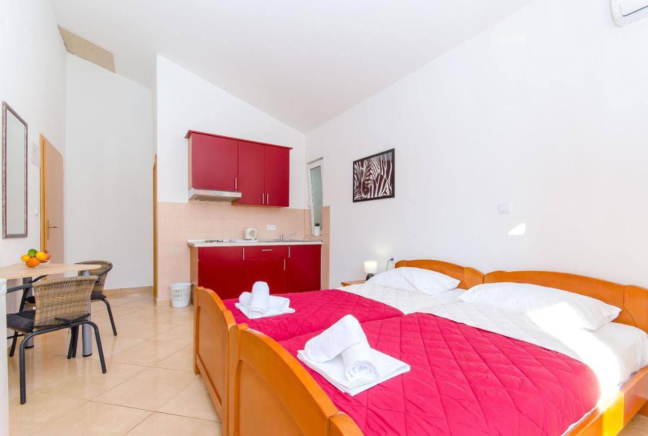 Apartments Seaview Tucepi Bagian luar foto