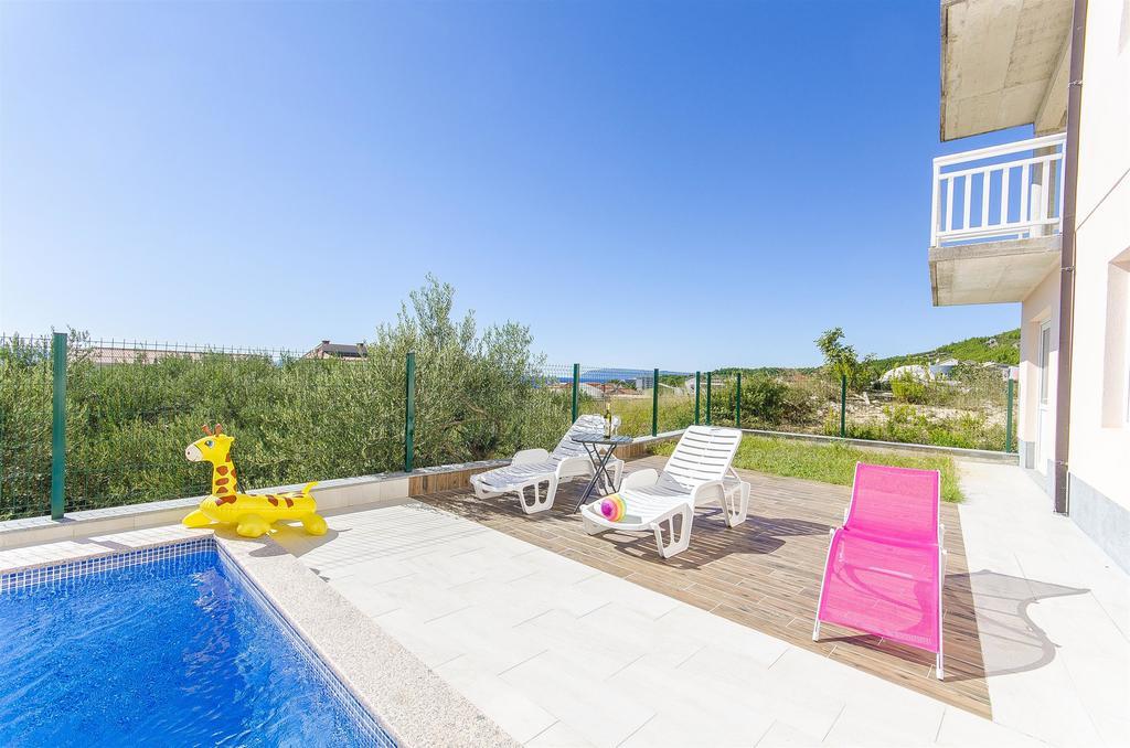 Apartments Seaview Tucepi Bagian luar foto
