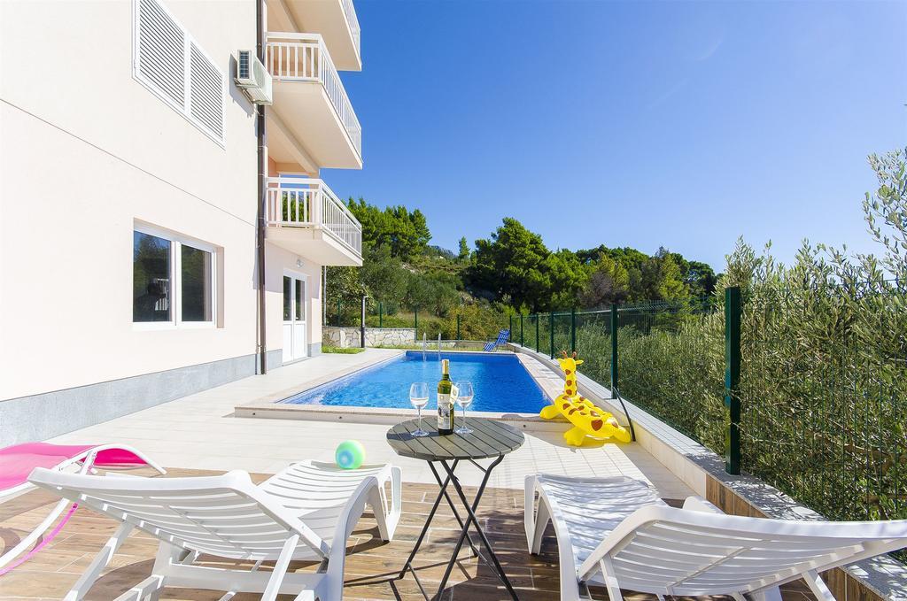 Apartments Seaview Tucepi Bagian luar foto